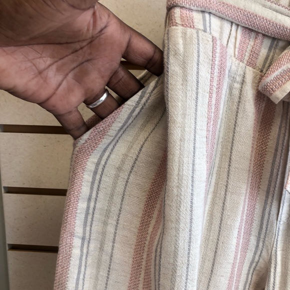 Cloth & Stone Cream & Pink Striped elastic waist w/tie & pockets capris. Size M - Picture 3 of 6